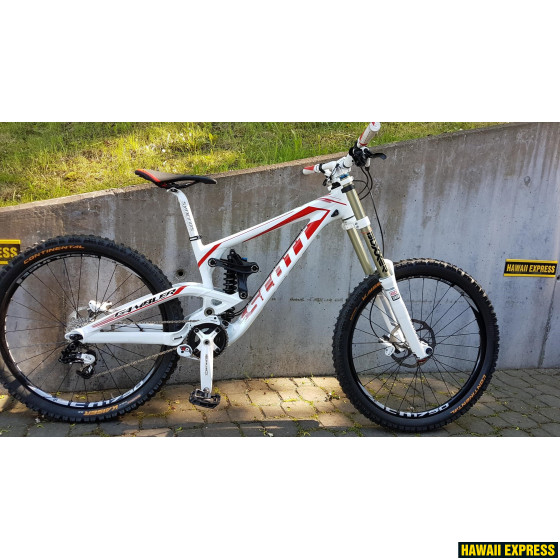 227918-560x560.jpg GAMBLER 30 CUSTOM - Image 1